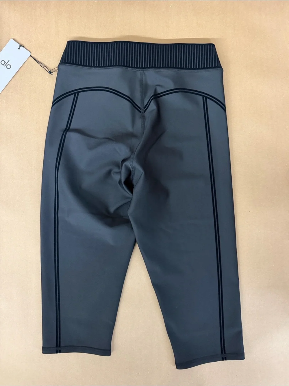 Alo Yoga Airlift High-Waist Line Up Capri